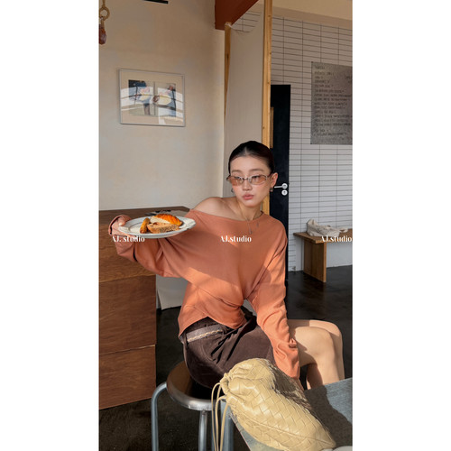 AJ.STUDIO十三行秋季新款不规则显瘦斜肩慵懒长袖T恤上衣女96386
