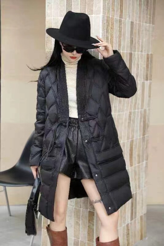 黑色菱格轻薄羽绒服女冬白鸭绒短款2025年新款小个子修身显瘦外套