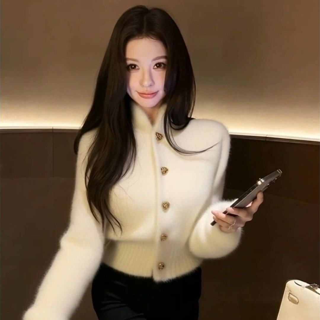 毛衣女款2026新款别致独特超好看掐腰轻熟气质名媛白色针织上衣冬