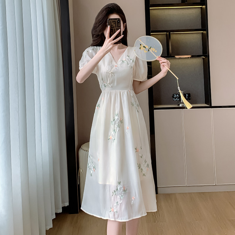 实拍新中式优雅气质刺绣短袖V领连衣裙女夏季新款高腰显瘦长裙子