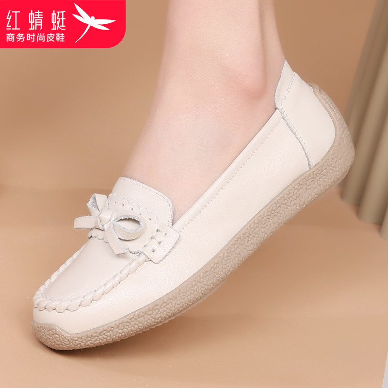 红蜻蜓女妈妈单鞋皮软底豆豆鞋冬季新款中老年轻便舒适防滑乐福鞋