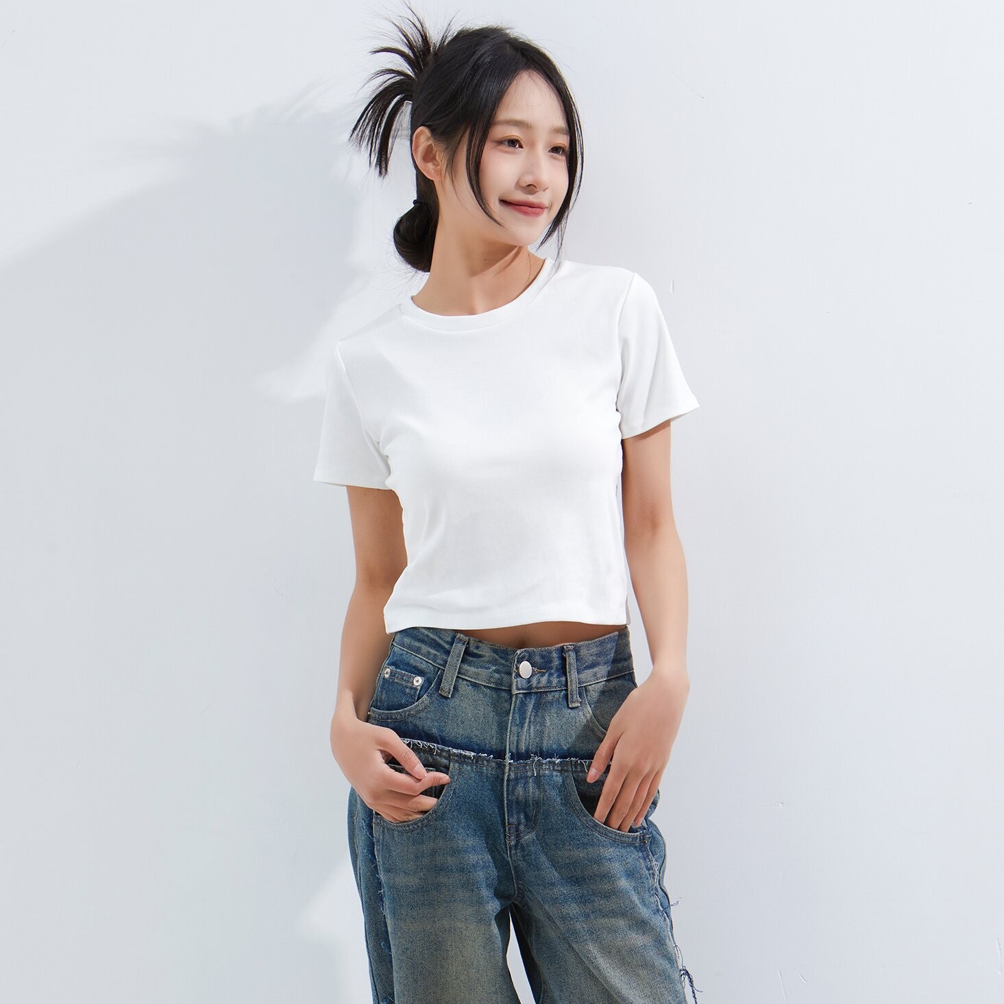 AxamAxon 阿鑫同款圆领短袖女装简约风短袖常规性感女士上衣图片