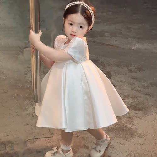 小月龄周岁白色缎面女宝宝礼服
