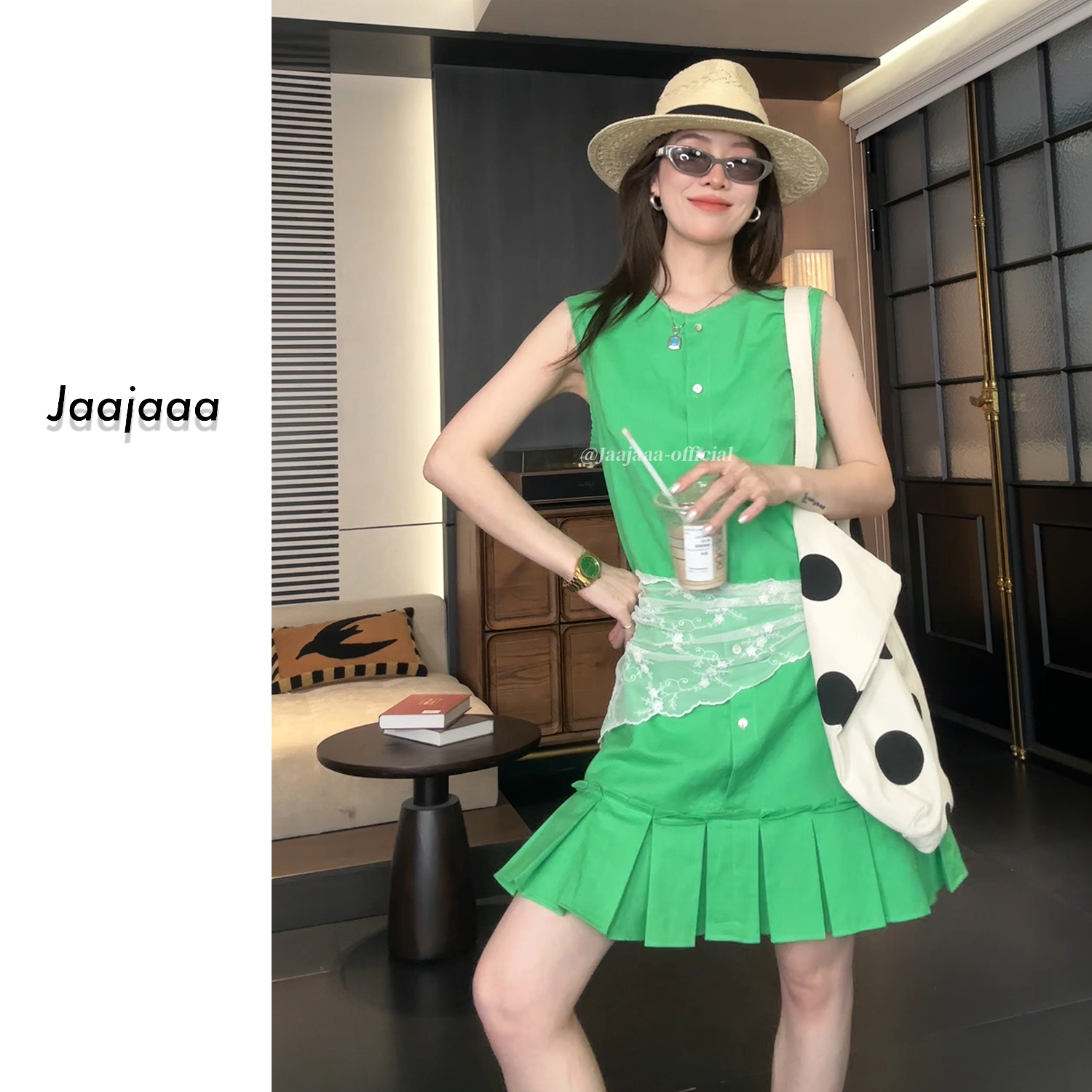 Jaajaaa漫游褶光  氣質(zhì)百搭單排扣減齡無袖拼接百褶連衣裙/XEAC
