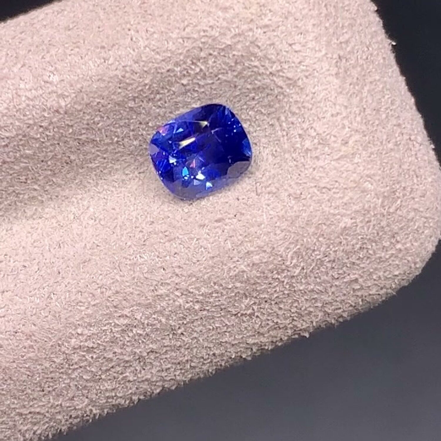 矢车菊蓝 天然无烧蓝宝石裸石0.67克拉 小颗粒散珠 可做戒指