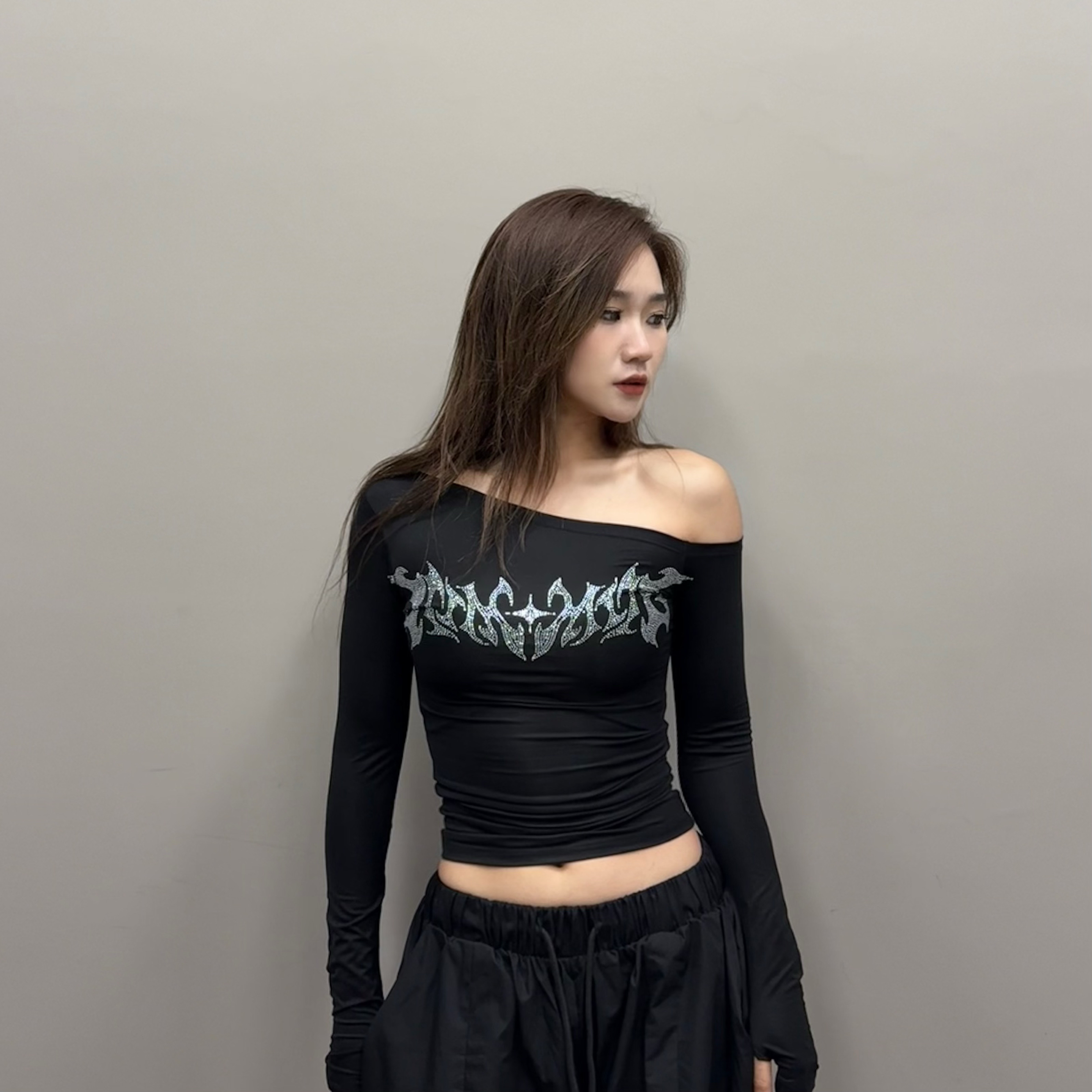 KIMMING金大铭同款烫钻女款漏肩上衣