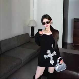 美式辣妹印花长袖黑色连衣裙女2026新款小众设计感修身包臀裙短款