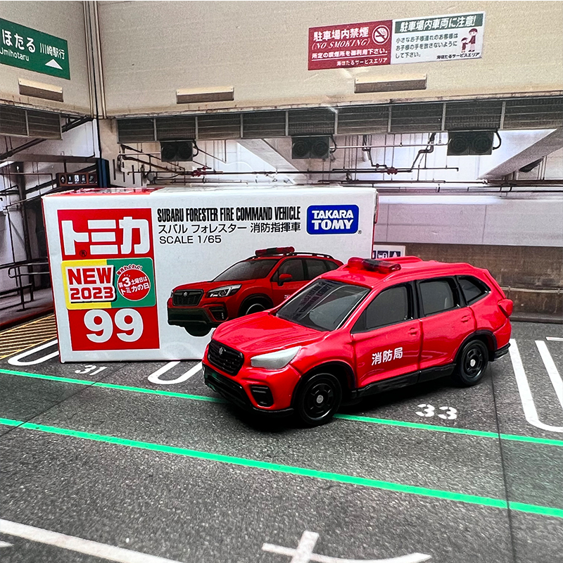 TAKARATOMY/多美卡斯巴鲁车模