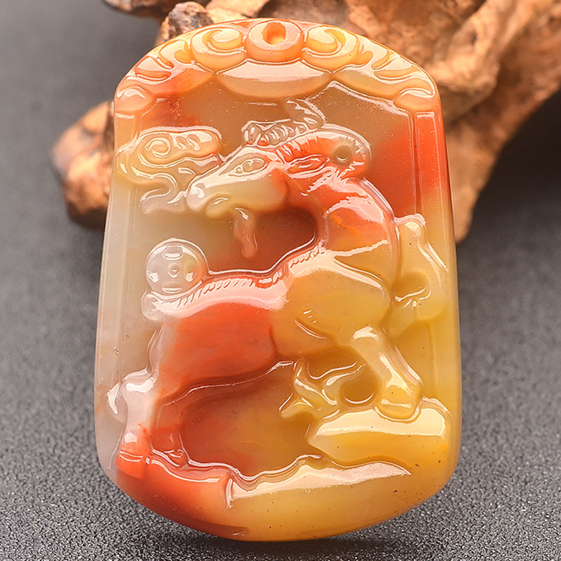 天然黄龙玉生肖羊挂件正品云南A货玉石属羊玉佩俏色山羊开泰男女