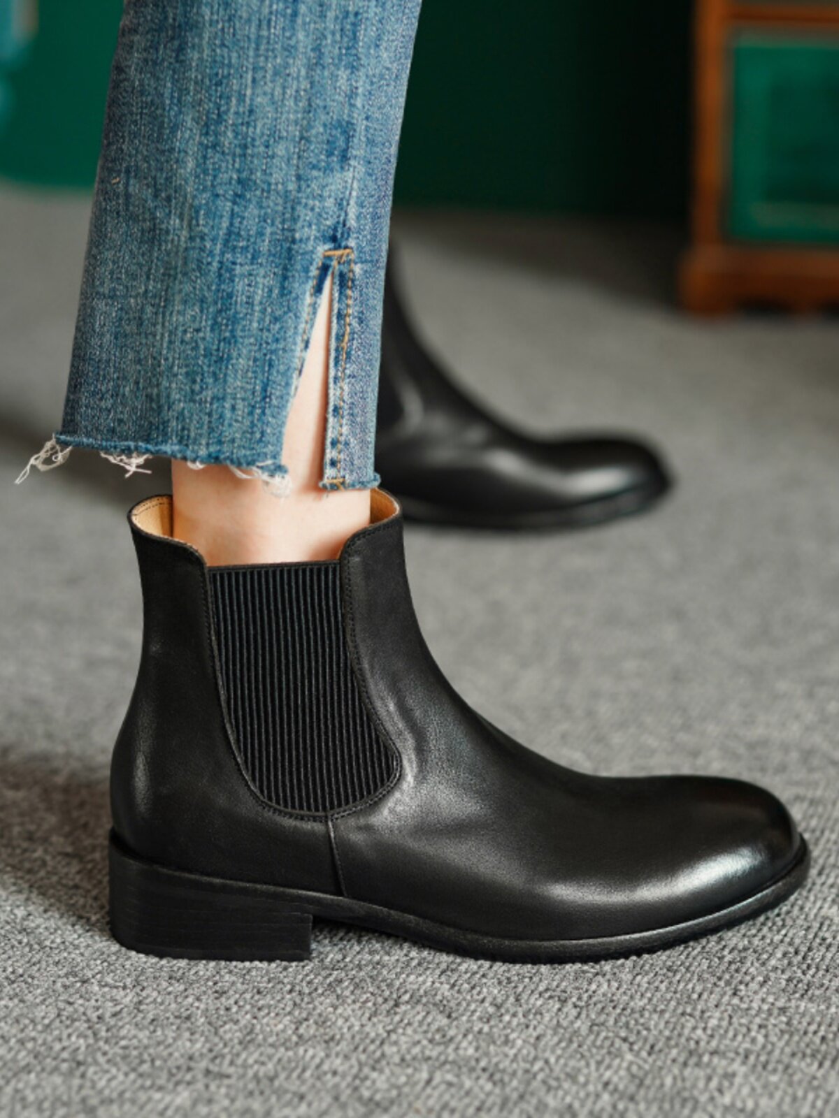 2024 NEW FLAT LEATHER CHELSEA BOOTS BRITISH STYLE AUTUMN AND WINTER FLEECE RETRO PURE LEATHER BOOTIES WOMENS HIGH FEELING