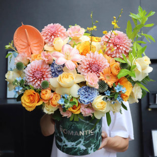 石家庄鲜花同城速递郁金香玫瑰混搭抱抱桶生日乔迁花束花店配送