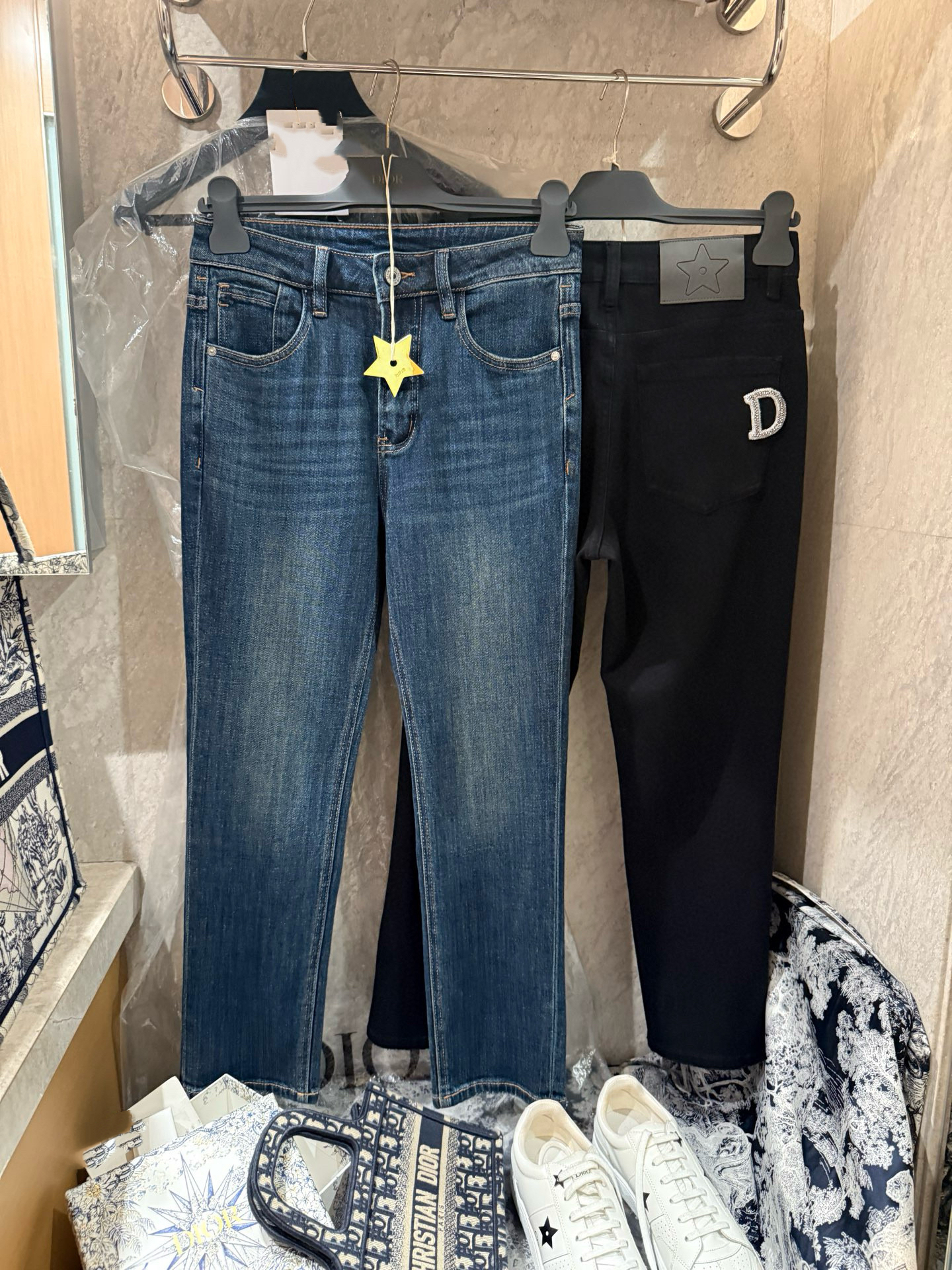 2025新款女高腰显瘦直筒牛仔牛仔高弹CD菠萝珠字母腰牌休闲百搭