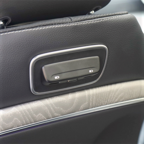 奔驰座椅后排显示器直插取电