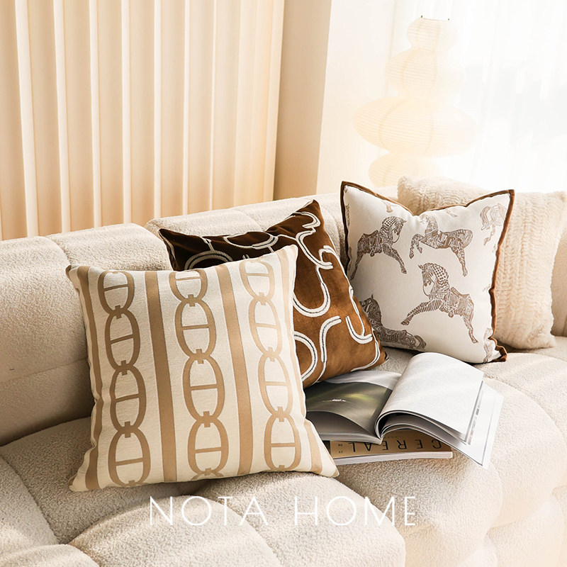 中古抱枕马年新款枕套轻奢高级感