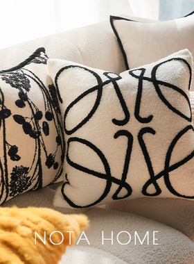 轻奢高级感抱枕濑兔毛枕套毛绒刺绣靠枕白色腰枕车载靠枕沙发靠垫