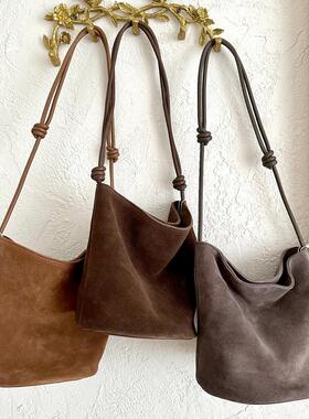 loan大容量磨砂牛皮水桶包包女高级感小众腋下包麂皮绒斜挎包