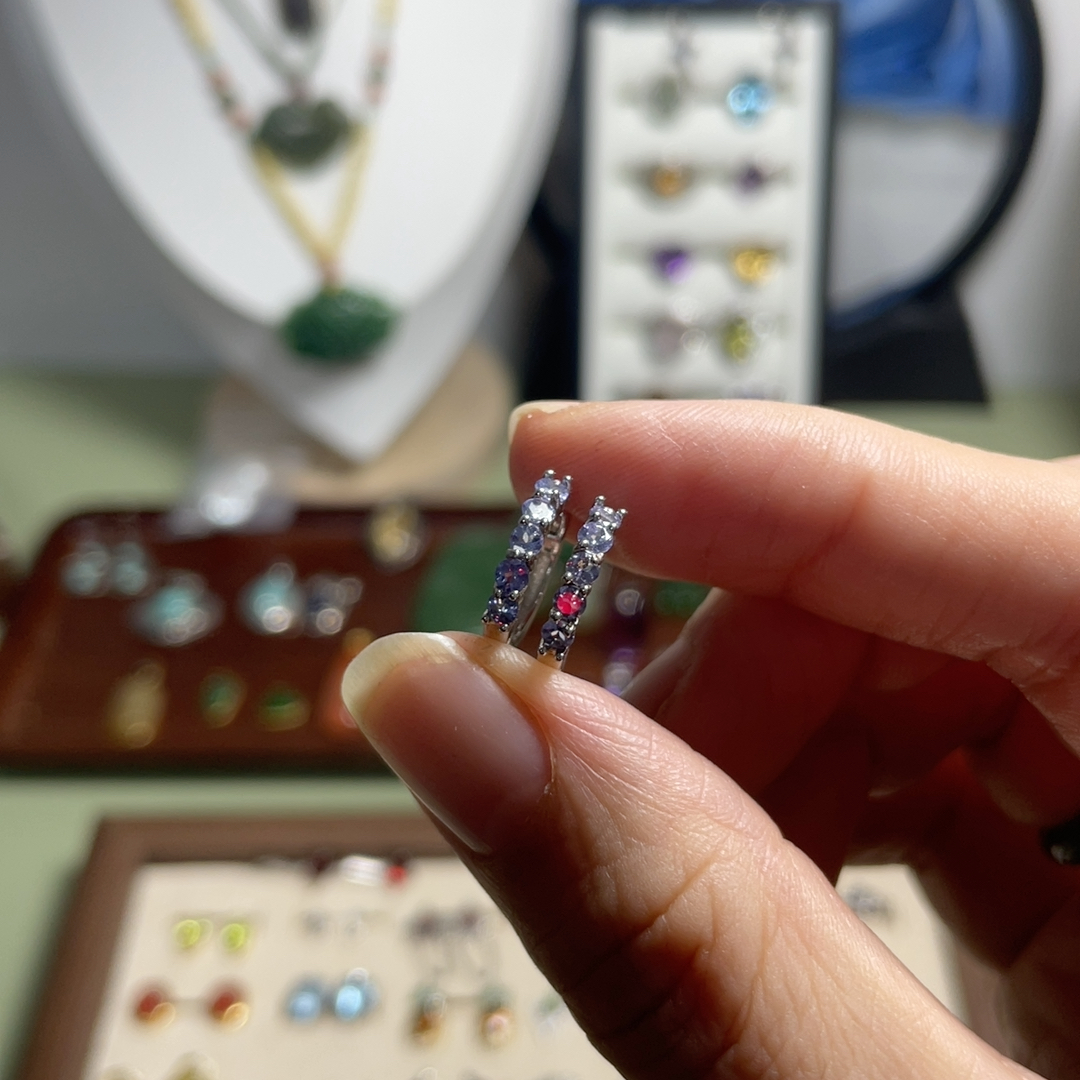 通体纯银925坦桑石耳扣