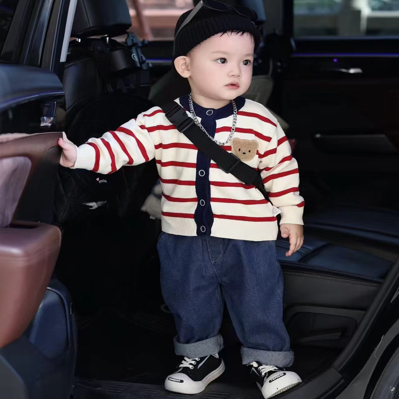 男童卡通小熊圆领毛线衣