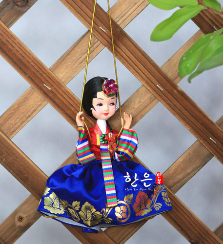 韩国原装进口韩服娃娃/韩国工艺摆设品/荡秋千花童单偶/HE-WW1178