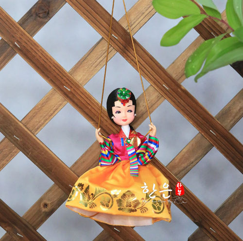 韩国原装进口韩服娃娃/韩国工艺摆设品/荡秋千花童单偶/HE-WW1065
