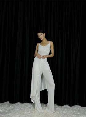 现代舞舞蹈练功服女红色吊带连衣裙港风闪闪C位性感V领吊带裙