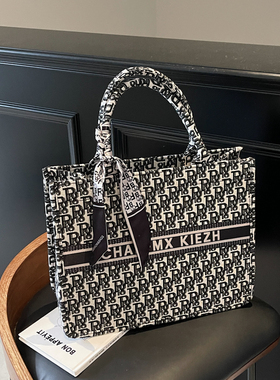 高级感通勤托特包包女2026新款潮时尚帆布单肩腋下包大容量手提包