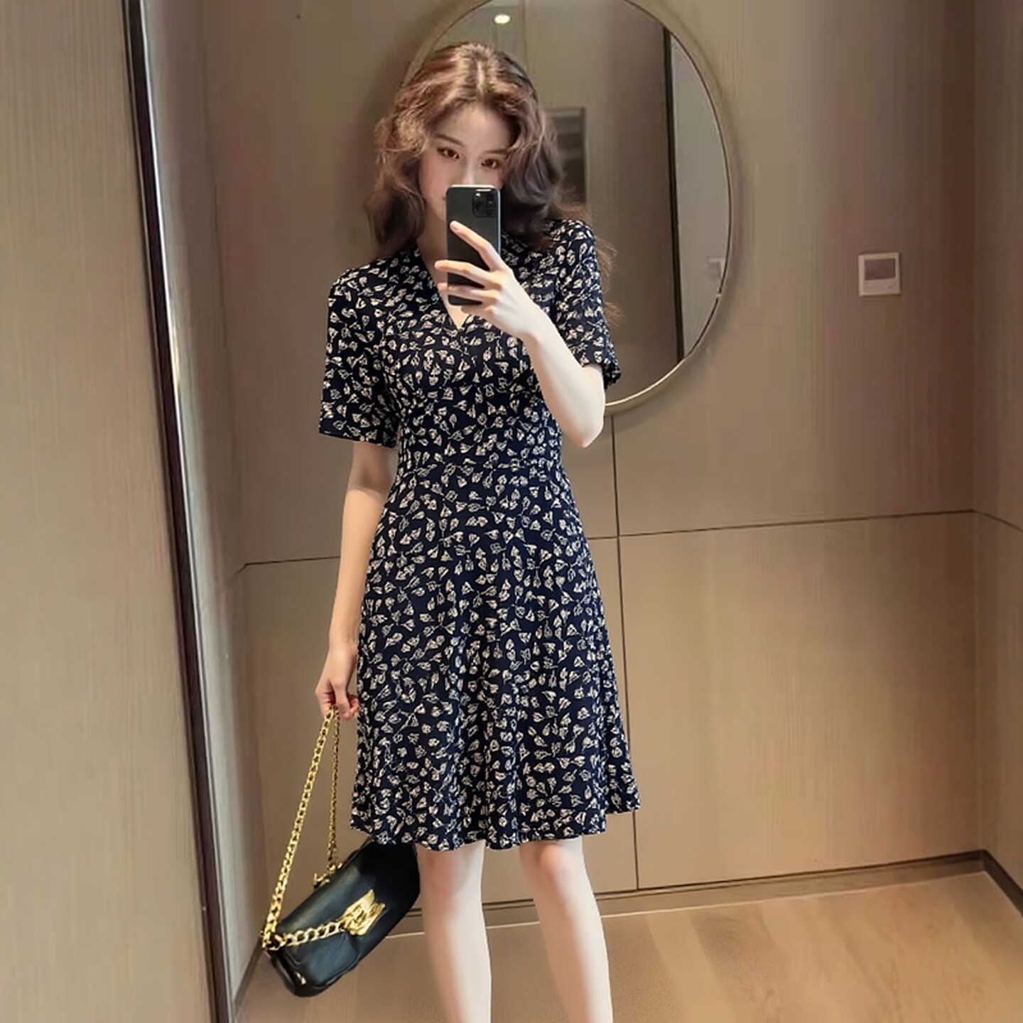 韩版交叉V领碎花弧形高腰连衣裙女装夏季收腰显瘦大码泡A字裙子
