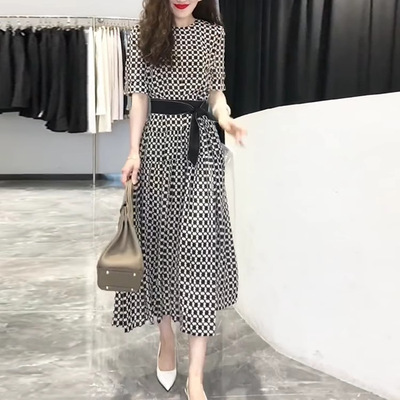 大码女格子宽松系带收腰连衣裙夏