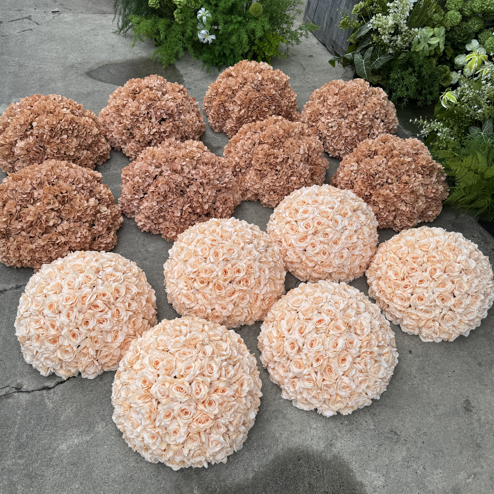 新款婚庆玫瑰花半球插花材婚礼堂布置舞台路引装饰仿真花绣球圆球