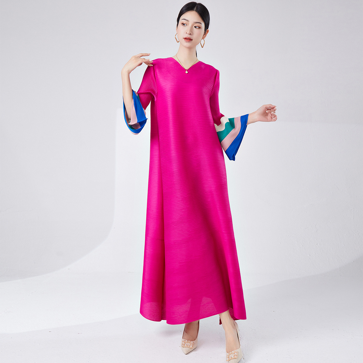 褶皱时尚大码女装礼服高级感v领长裙子喇叭袖设计宽松气质连衣裙