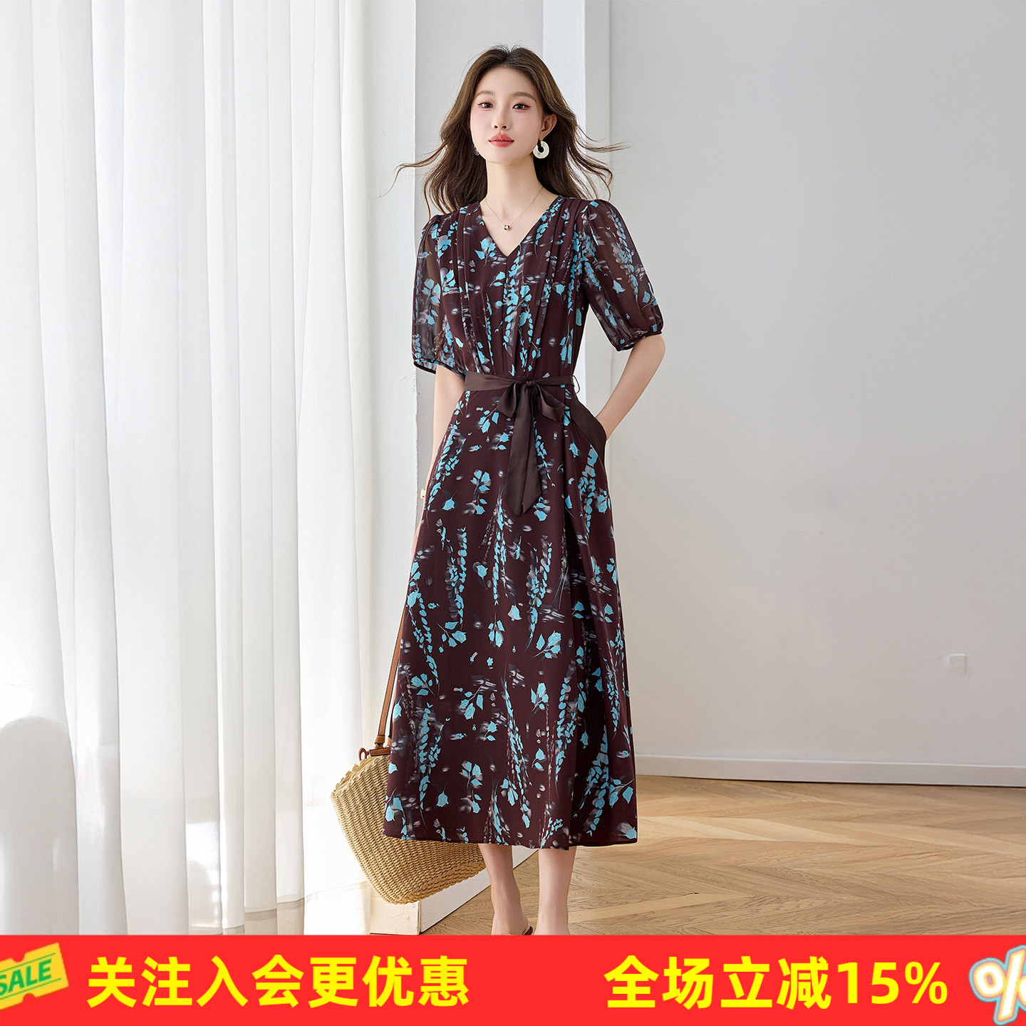 金菊复古碎花连衣裙V领肩部压褶泡泡短袖系带收腰飘逸大摆连衣裙