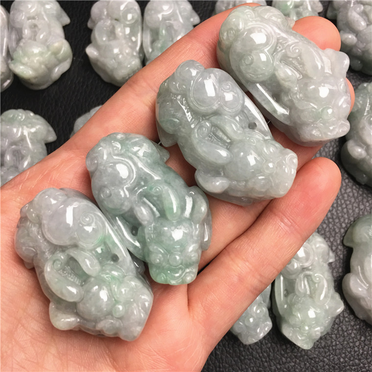 缅甸翡翠A货玉貔貅吊坠冰糯种