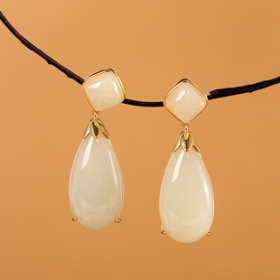 人品银品 时尚简约S925银镀金镶嵌和田玉水滴形耳环百搭轻奢耳坠
