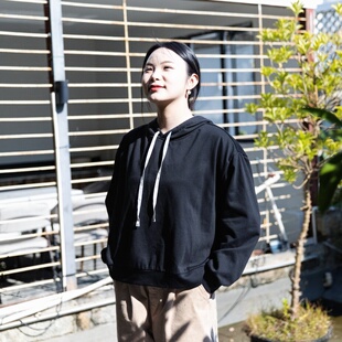 雨文她城春季 百搭卫衣 简约休闲风黑色100%纯棉连帽宽松套头衫