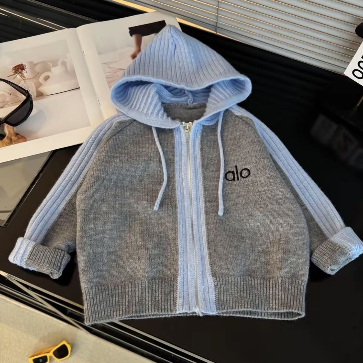 男童2025秋冬季新款加厚刺绣抽绳毛衣儿童帽衫宽松撞色连帽针织衫