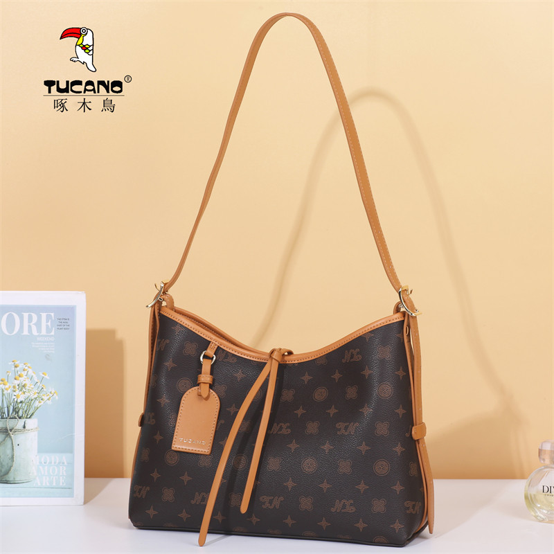 啄木鸟女包托特包印花大包真皮正品水桶包2026袋鼠新款单肩斜挎包