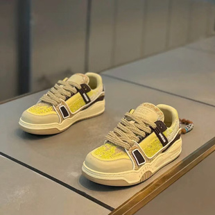 网红爆款男鞋秋冬初中学生小众原创运动休闲百搭厚底板鞋2026新款