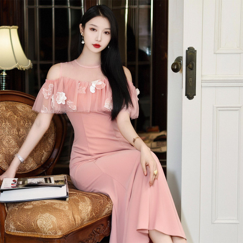 粉色少女感网纱拼接一字肩连衣裙优雅甜美气质性感蕾丝包臀裙