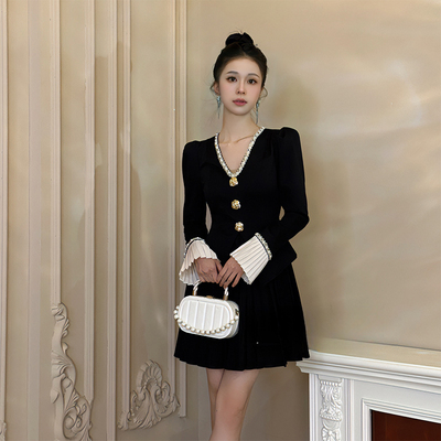 高腰短款V领黑色宫廷袖百褶裙子