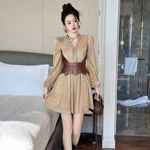 轻奢显瘦衬衫裙子秋冬小个子高级感原创设计灯笼袖气质V领连衣裙