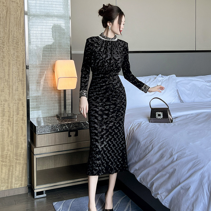 优雅黑色闪钻长裙晚礼服气质名媛显瘦高级感丝绒高贵打底连衣裙