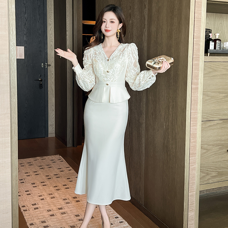 高腰长款V领蕾丝拼接泡泡袖裙子