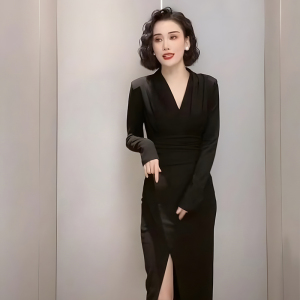 性感连衣裙高级感热辣欧美欧货洋气秋装遮肚子显瘦立领礼服小黑裙