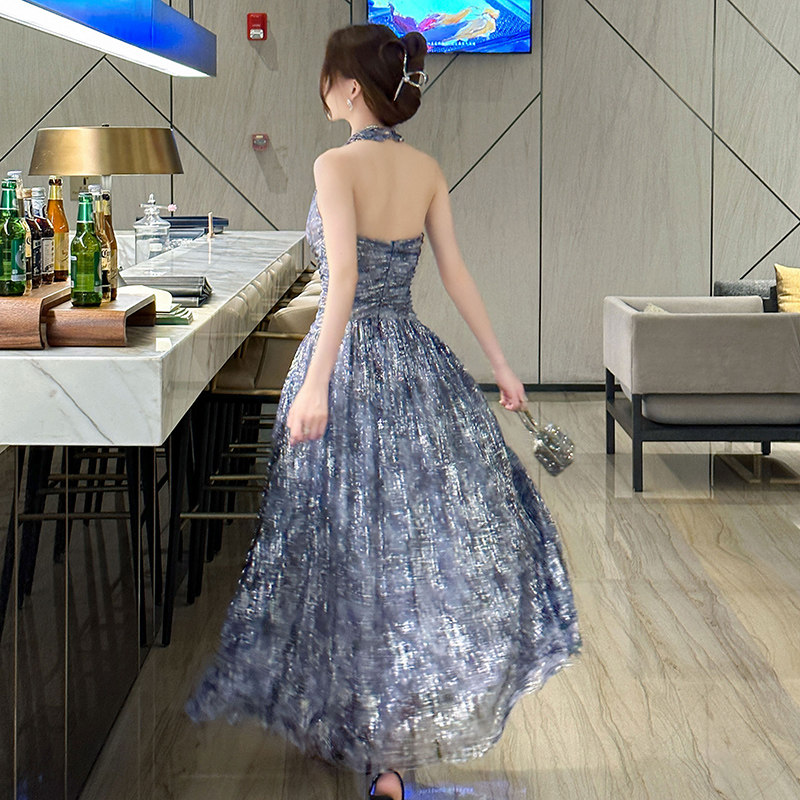 法式绝美挂脖连衣裙显瘦长裙女夏季2026新款梨形身材收腰a字裙子