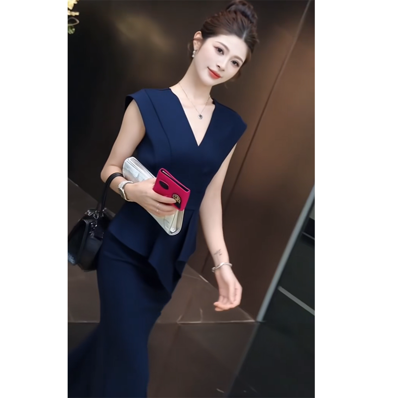 V领修身包臀鱼尾连衣裙