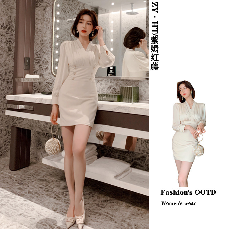 气质泡泡袖v领连衣裙修身显瘦2026新款秋季短款长袖收腰a字短裙子