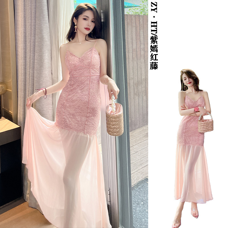 紫嫣红藤时尚吊带连衣裙显瘦气质收腰小众背心海边度假蕾丝吊带裙