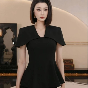 小众高级感显瘦气质独特洋气修身黑色衬衫不规则V领短袖女装小衫