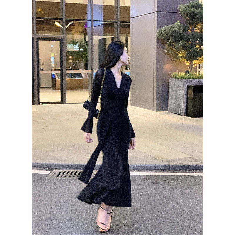 高腰V领长款黑色喇叭袖鱼尾裙子
