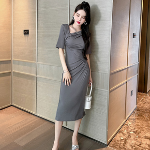 灰色斜领包臀针织中长款连衣裙2026夏款新款短袖修身韩版气质裙子